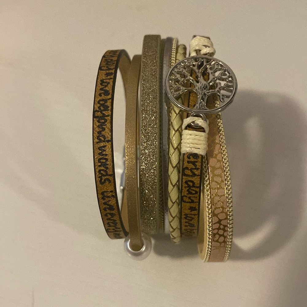 This is a Desimtion stack bracelet - Picture 2 of 2